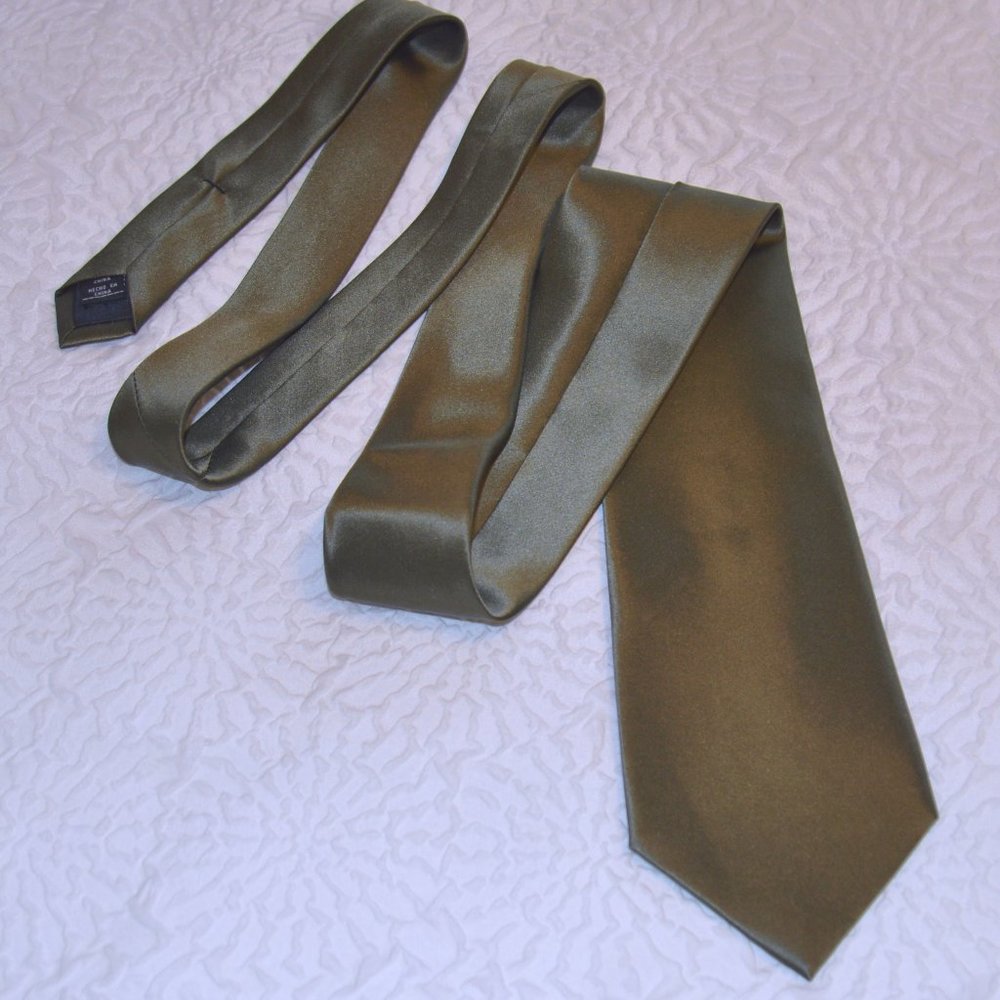 8/$20 Via Europa Green Silk Neck Tie